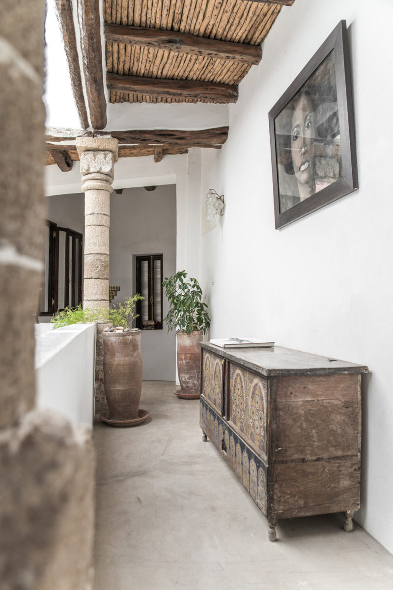 Rustic features and traditional Moroccan furniture at Five Columns Essaouira